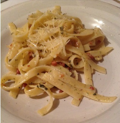 fettuccine carbonara plating