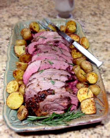 https://whatscookingamerica.net/wp-content/uploads/2015/04/Lamb-sliced-on-tray.jpg