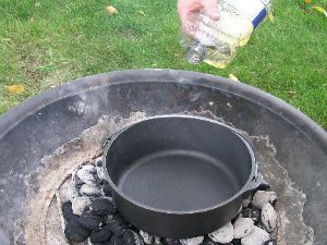 Pouring oii in dutch oven
