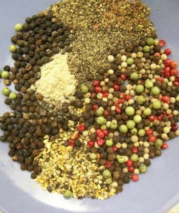 https://whatscookingamerica.net/wp-content/uploads/2015/10/MultiPeppercorns2.jpg