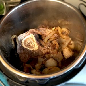 Beef shank and onions